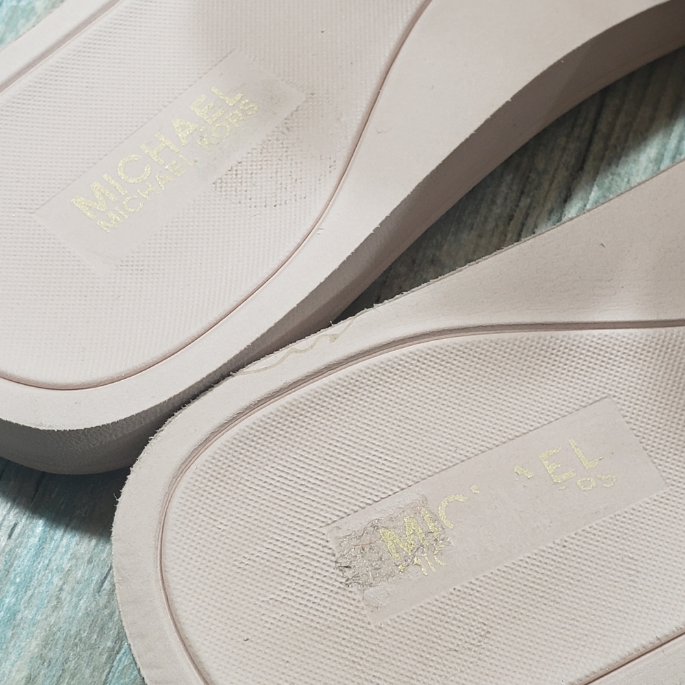 Michael Kors Logo FLORAL Sandals. - Picture 6 of 10